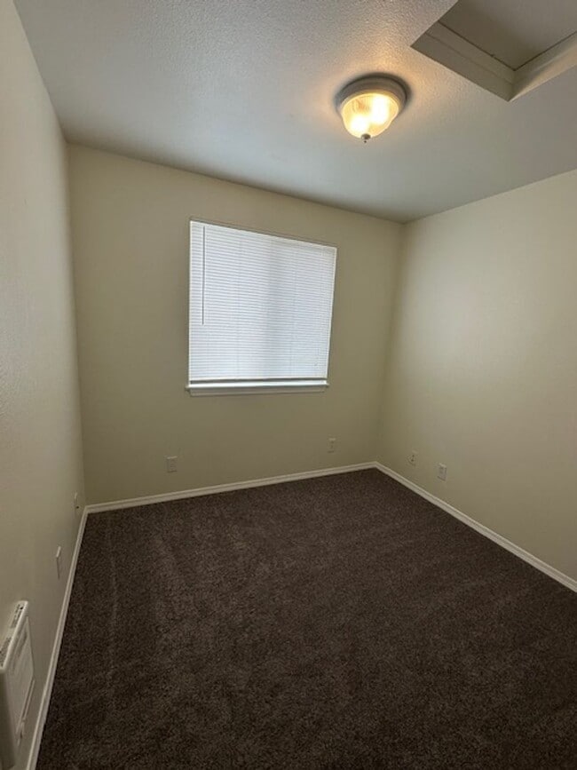 Building Photo - Renovated 3 Bed 2.5 Bath Home in South Park