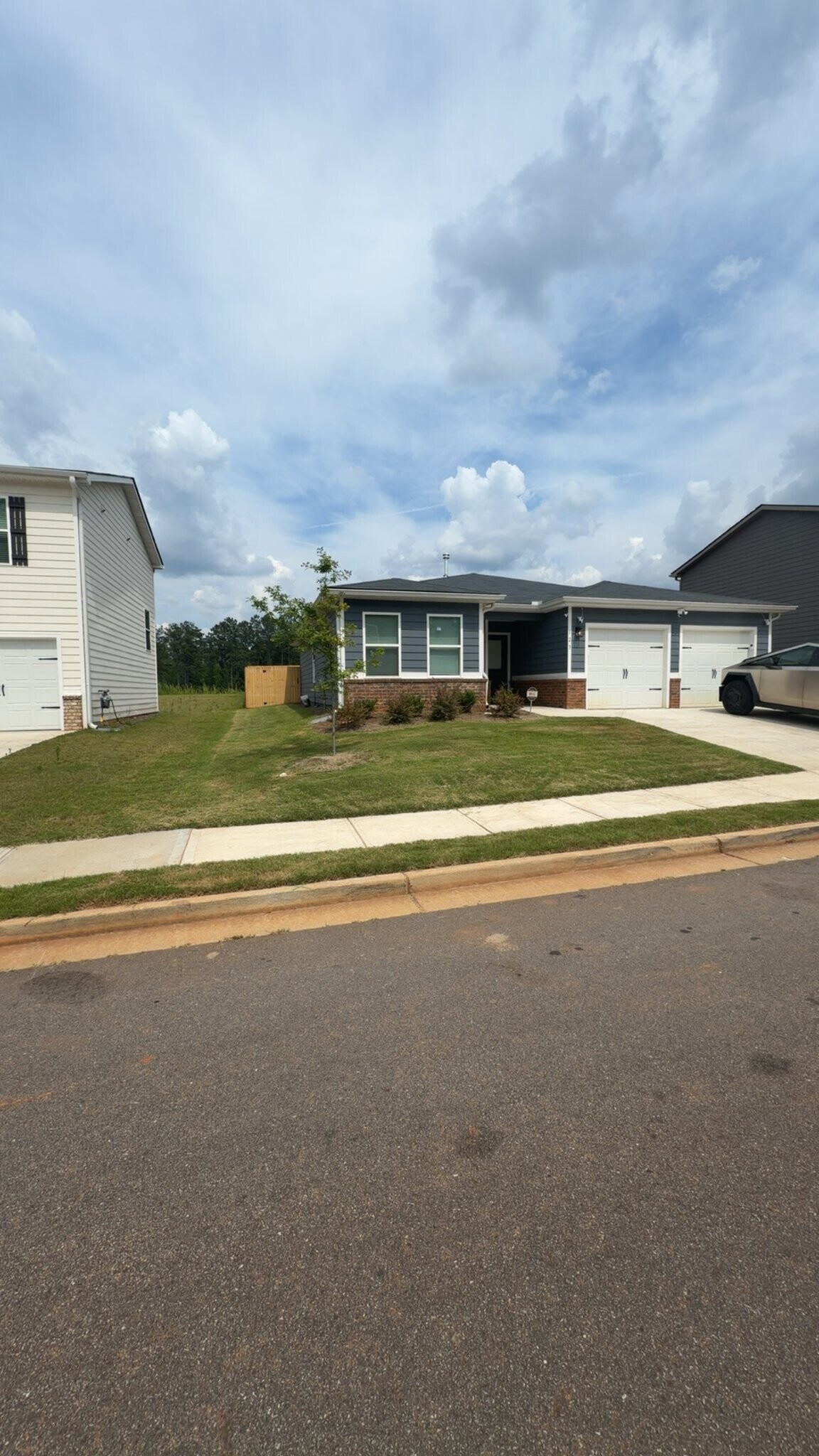 Building Photo - 123 Garden Walk