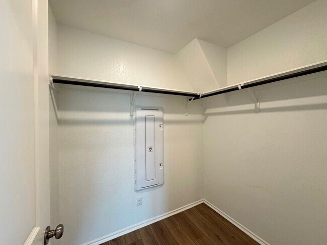 Building Photo - 208 Magione St