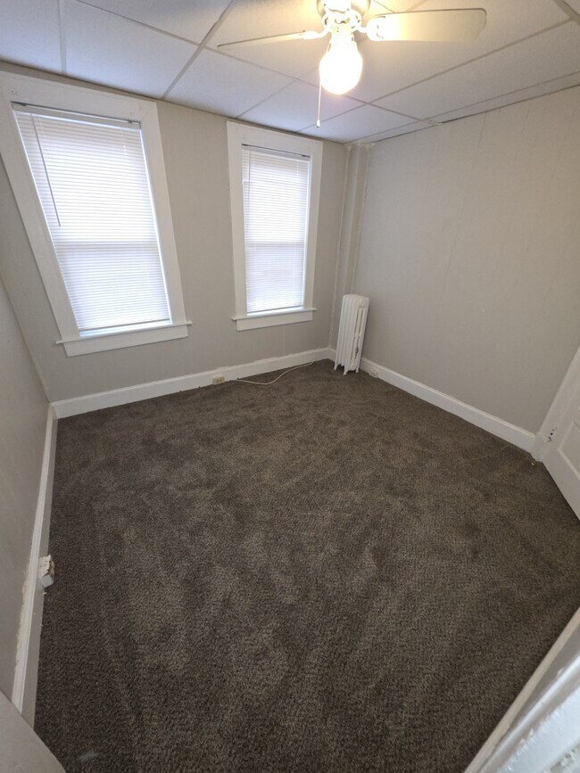 Building Photo - 403 S Augusta Ave