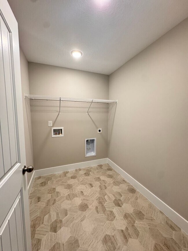 Building Photo - Maryville 37803 - Brand New 4 bedroom, 2.5 bath home - Contact Jackie Mills (865) 748-2851