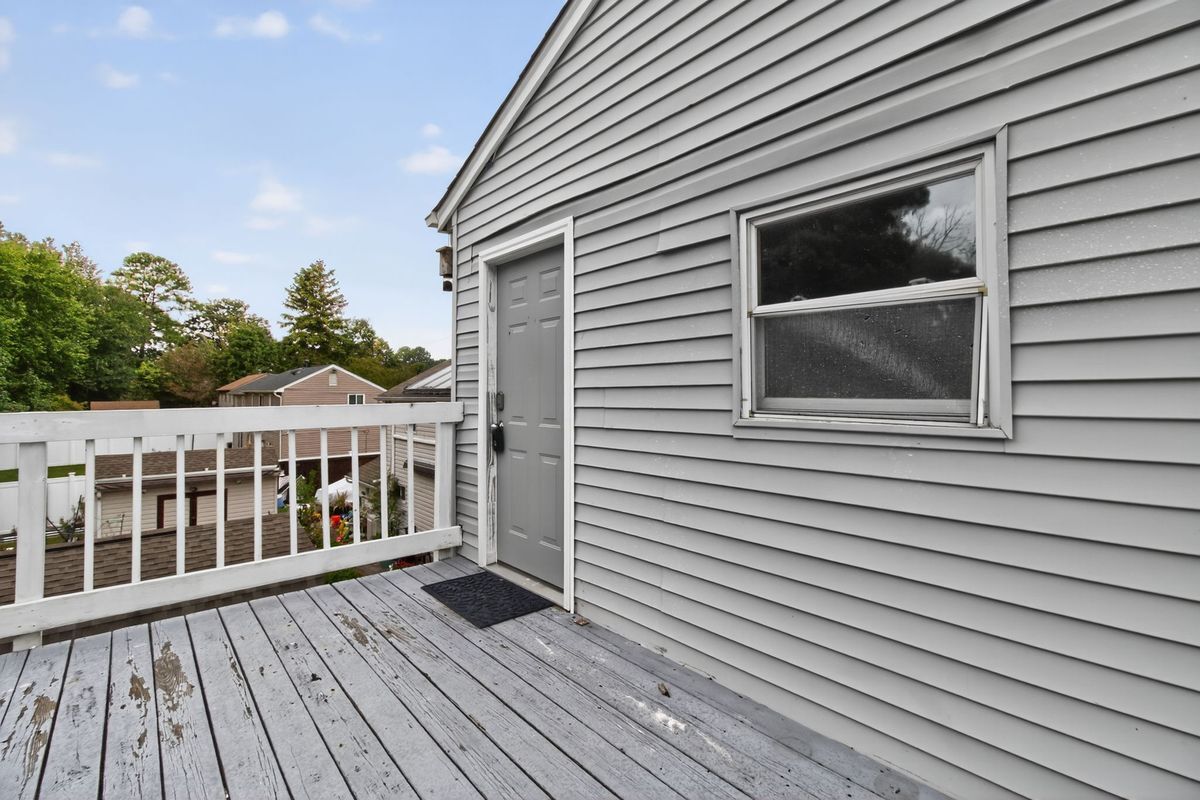 Building Photo - 837 Romney Ln