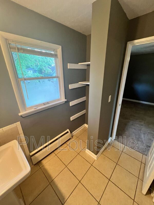 Building Photo - 4501 S 6th St