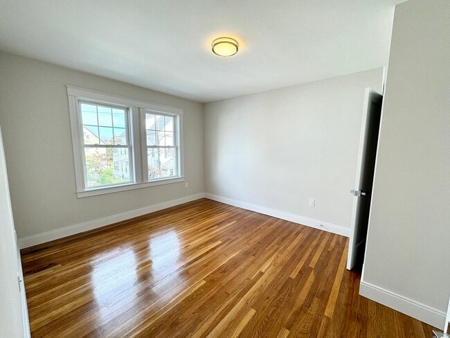 Building Photo - 72 Belden St