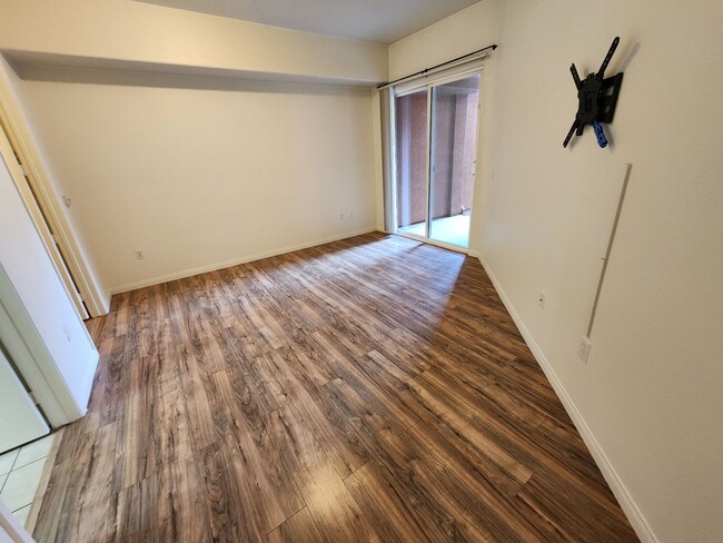 Building Photo - Gorgeous 2 Bedroom 2 Bath Manhattan Condo ...