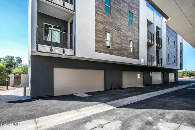 Building Photo - 1443 E Osborn Rd