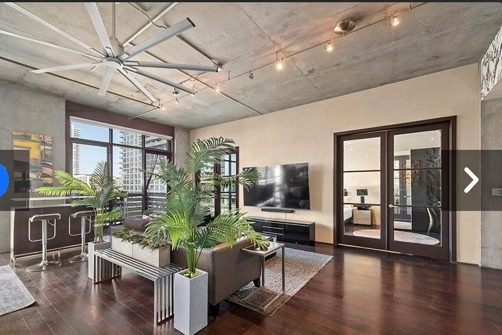 Building Photo - 527 10th Ave