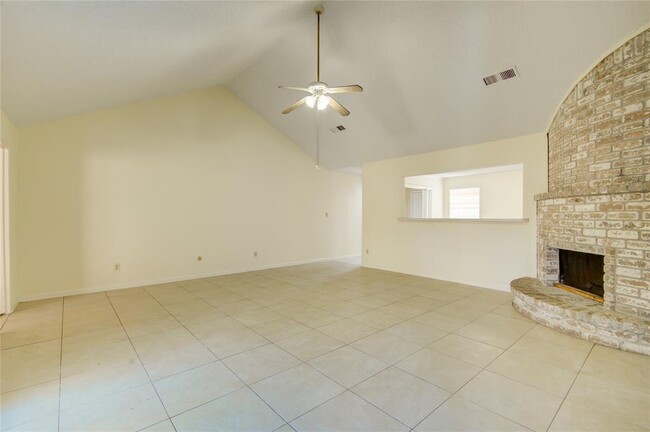 Building Photo - 6115 Briar Glade Dr