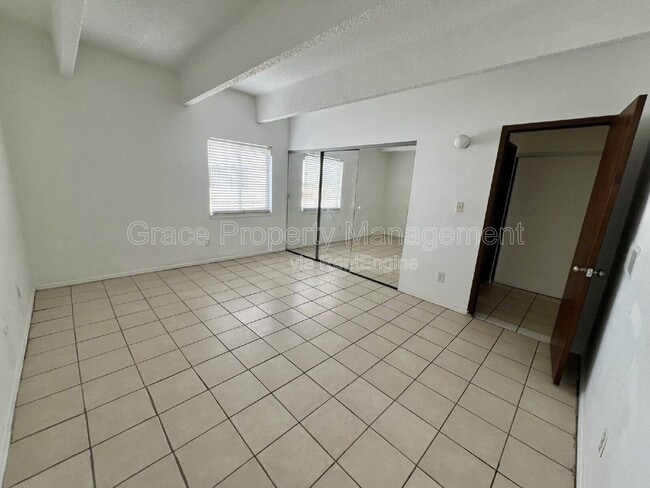 Building Photo - 364 S Ironton St