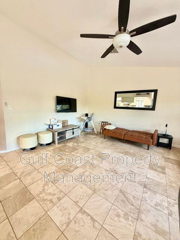 Building Photo - 2436 Abscott St