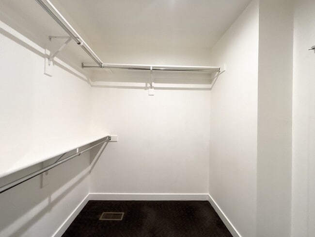 Building Photo - 2676 N Heston Park