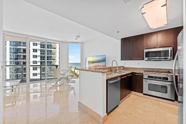 Building Photo - 6515 Collins Ave