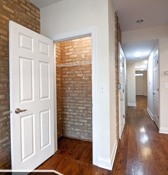Building Photo - 2836 N Albany Ave