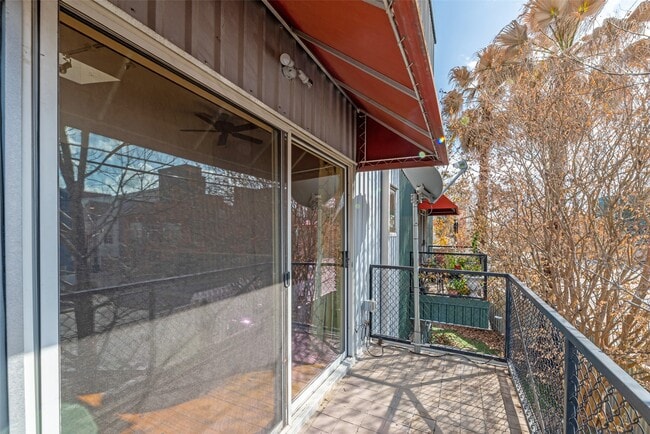 Building Photo - 3 N Ennis St