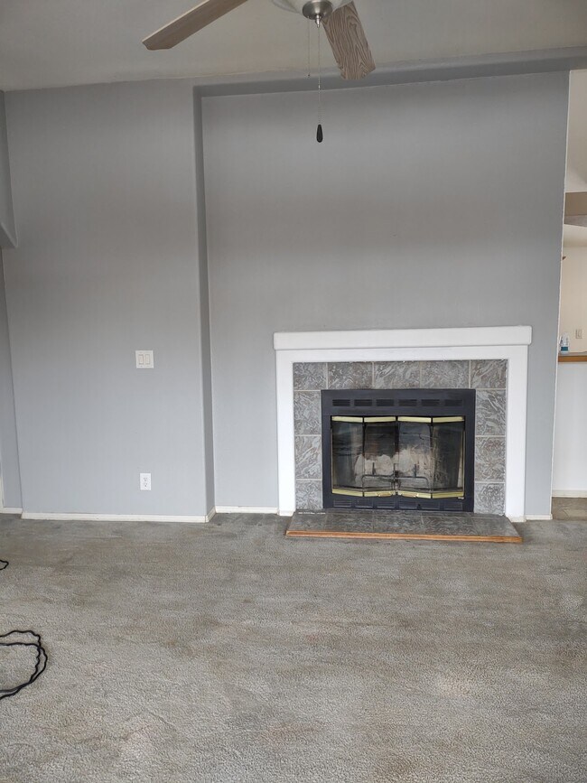 Building Photo - 951 Bonneville St