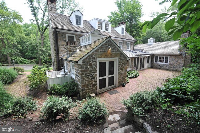 Building Photo - 1420 Creek Road Trail