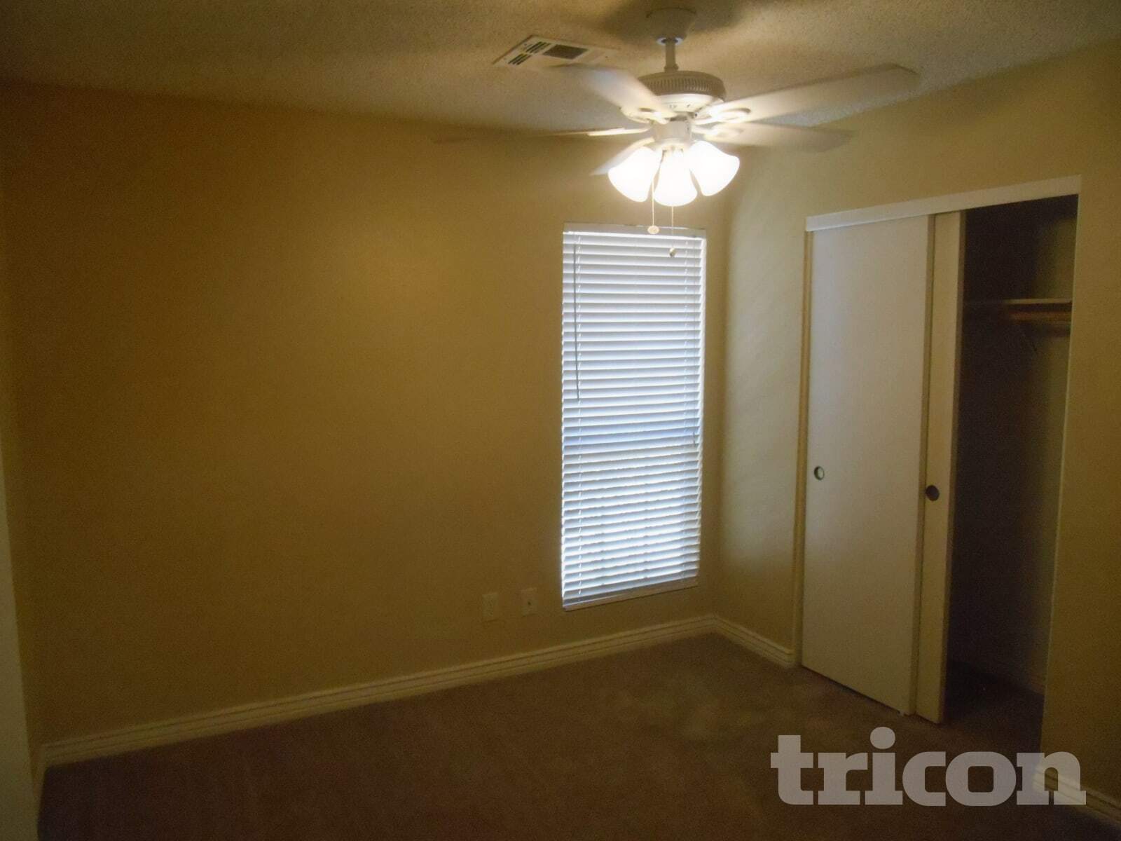Building Photo - 1706 N Comanche Dr