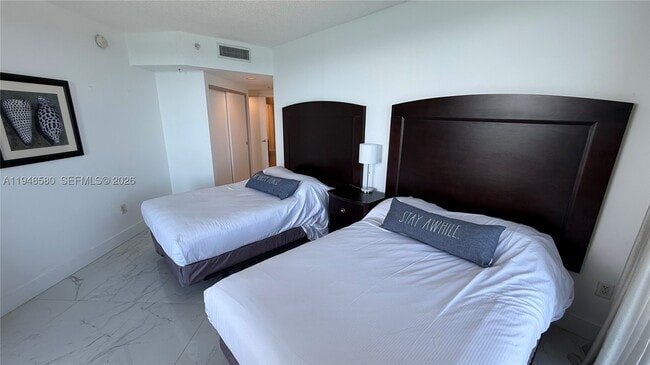 Building Photo - 17375 Collins Ave