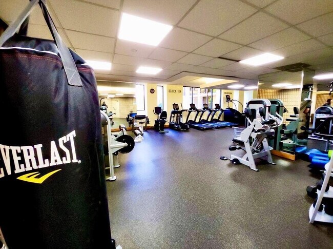 Building Photo - 19355 Turnberry Way