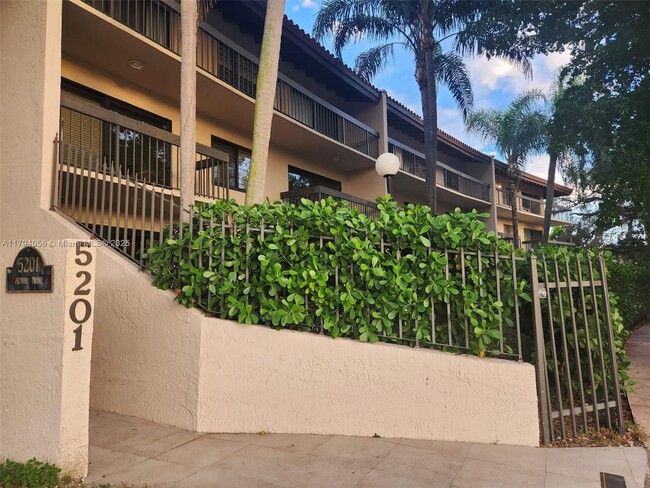 Building Photo - 5201 Orduna Dr