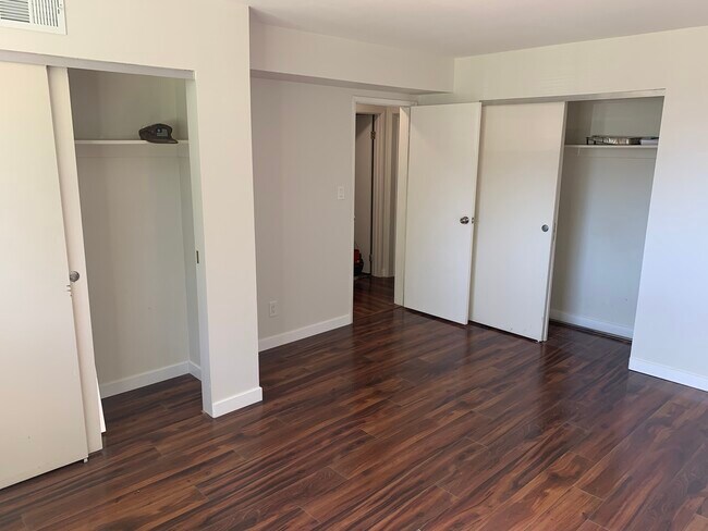 Building Photo - 1168 S Foothill Dr