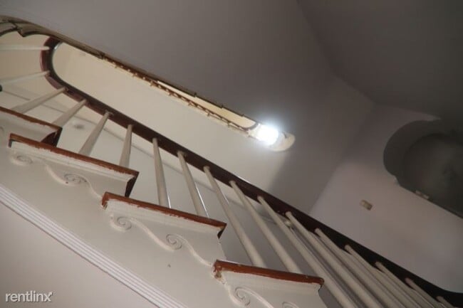 Building Photo - 4 br, 1.5 bath House - 700 N Howard St