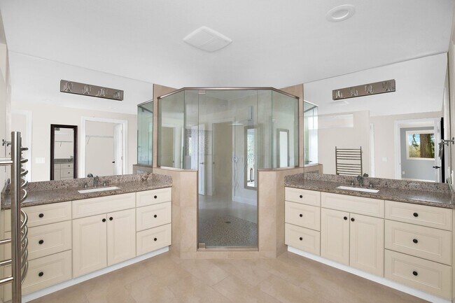 Building Photo - Luxury 3-bedroom Kirkland Bungalow