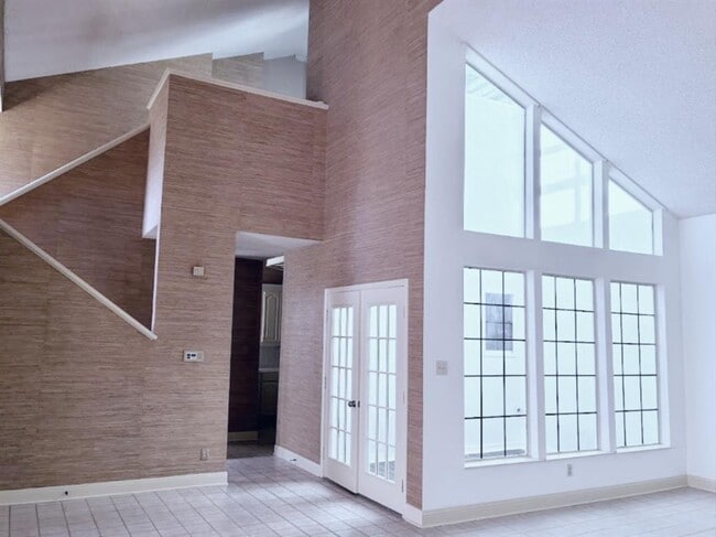 Building Photo - 10215 River Plantation Dr