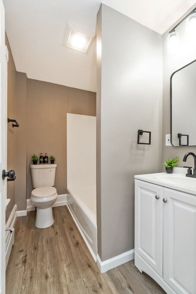 Building Photo - Spacious 3-Bed + Office Home in Slatington — Fresh Floors & Flexible Layout