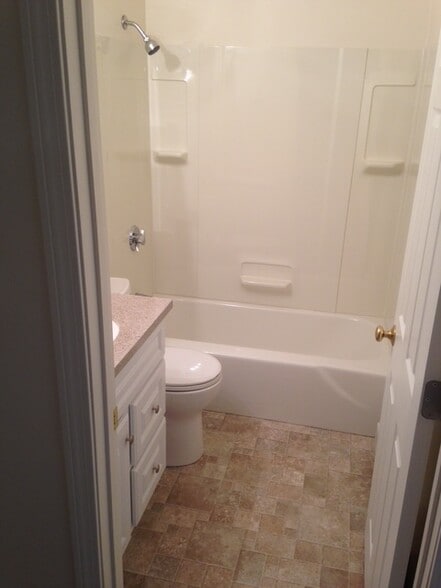 Building Photo - 22 Daley St