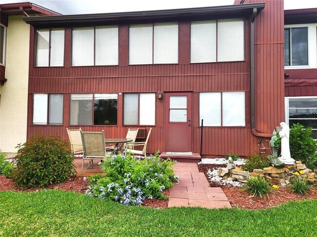 Building Photo - 654 Midway Dr
