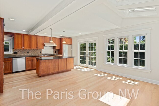 Building Photo - Exceptional Green Lake 3BR * Gorgeous In &...