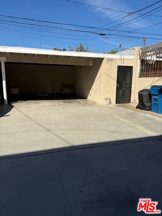 Building Photo - 559 E Hyde Park Pl