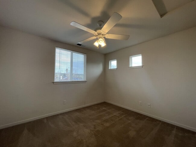 Building Photo - 1307 Yosemite Dr
