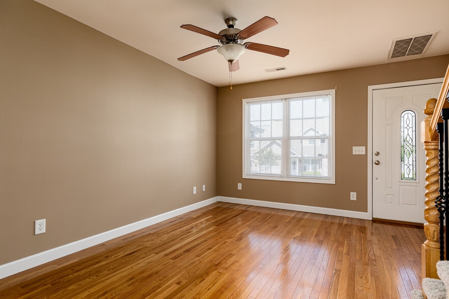 Building Photo - 202 Clover Court