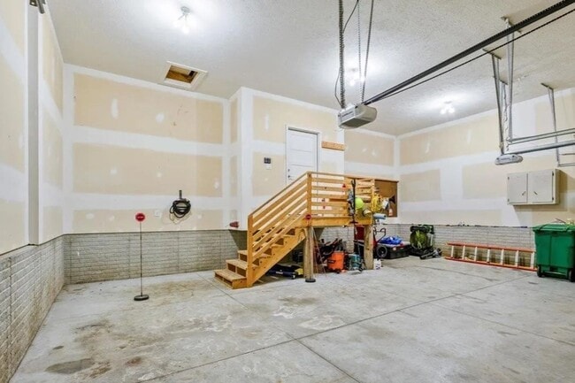 Building Photo - Waterfront Home in Buccaneer Bay with 3-Car Garage & Walkout Basement