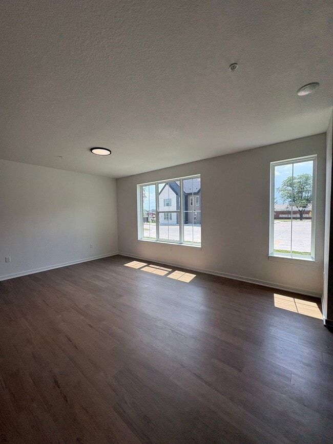 Building Photo - Park Indy: 2-Bedroom Flat