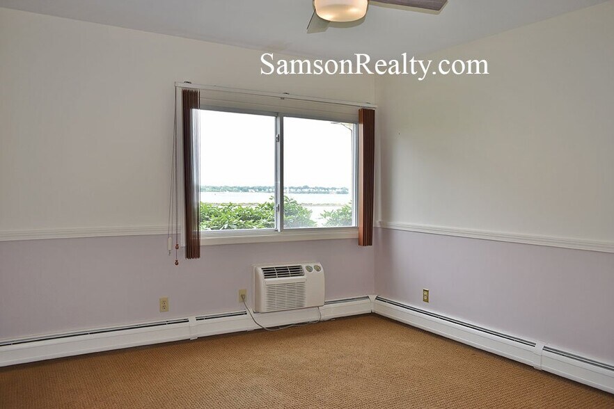 Building Photo - 400 Narragansett Pkwy