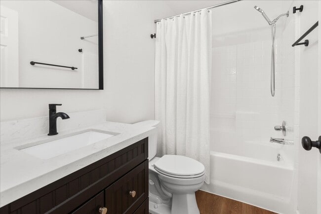 Building Photo - Beautiful & Freshly remodeled home in Fryelands Monroe