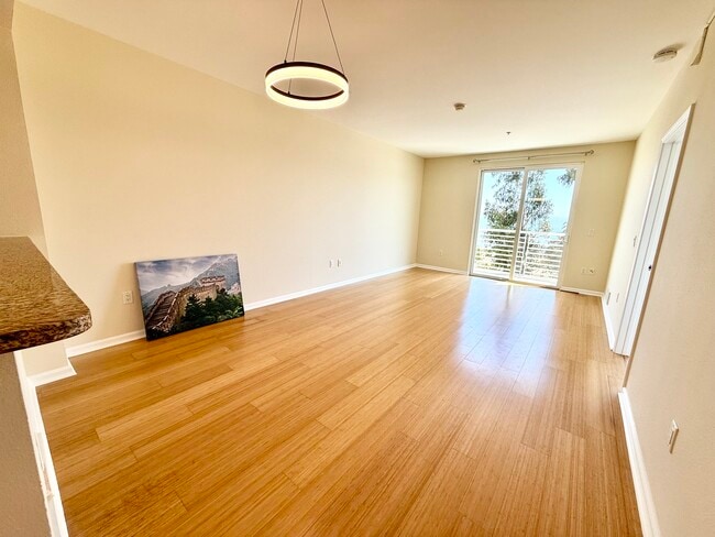 Building Photo - 301 Crescent Ct