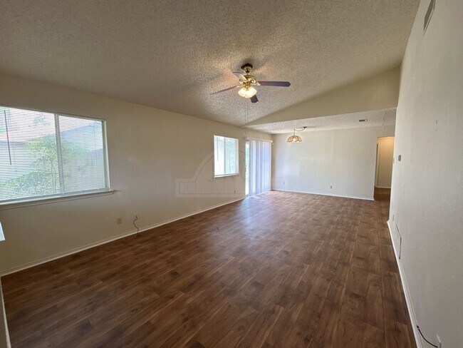 Building Photo - 2108 Carousel Dr