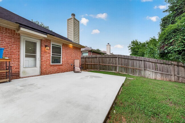 Building Photo - 2806 Bison Bluff