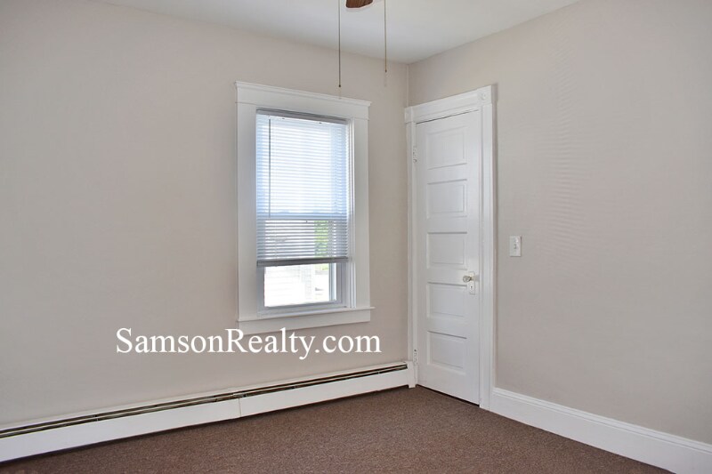 Building Photo - 158 Bentley St