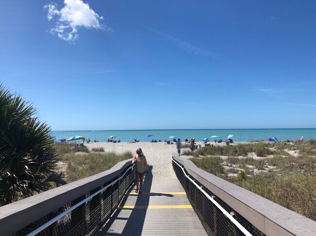 Building Photo - 3605 Iroquois Ave