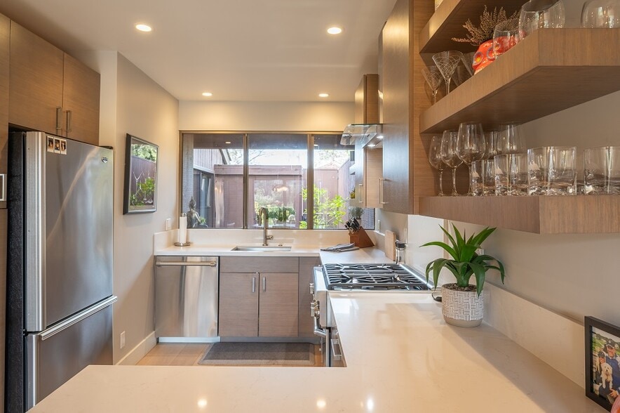 Building Photo - 7026 Valley Greens Cir