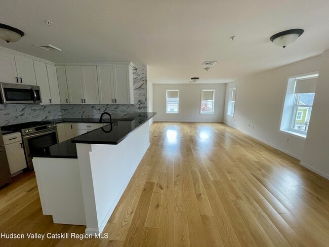 Building Photo - 202 Warren St