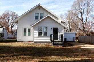 Building Photo - Single Family Home - 4+ Bedroom | 2 Bath