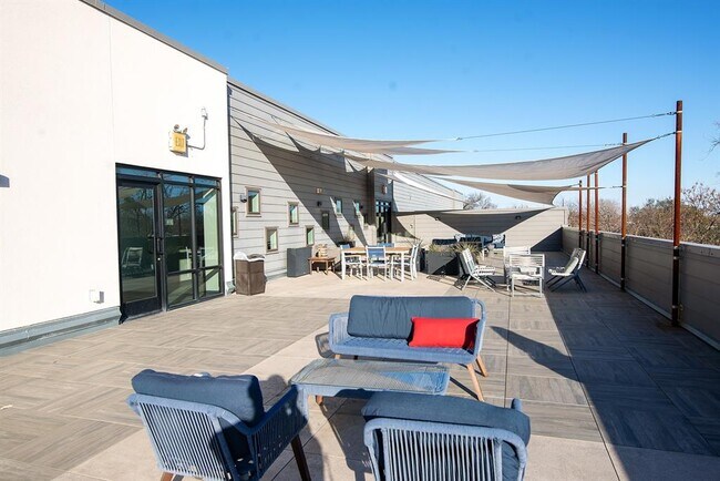 Building Photo - 2213 Poquito St