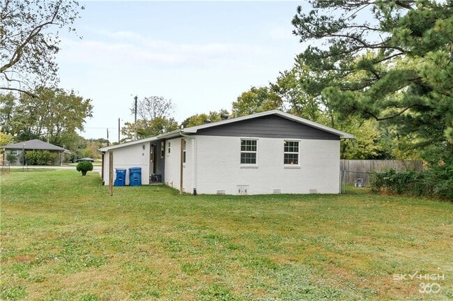 Building Photo - 1305 SE Benton St