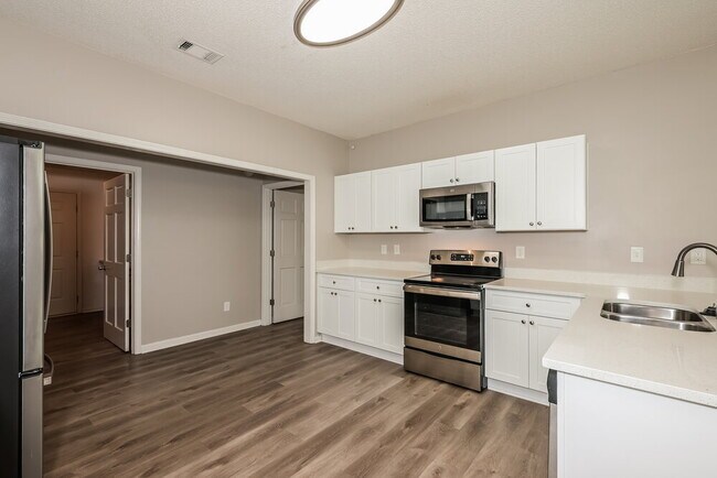 Building Photo - 14 Sleepy Hollow Ct